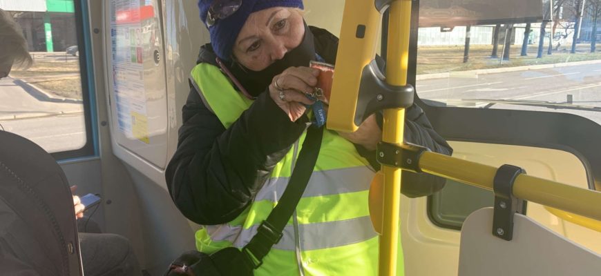 Активировать карту подорожника СПб в автобусе и "Подорожник" можно активировать в автобусе, но пассажиры об этом не знают